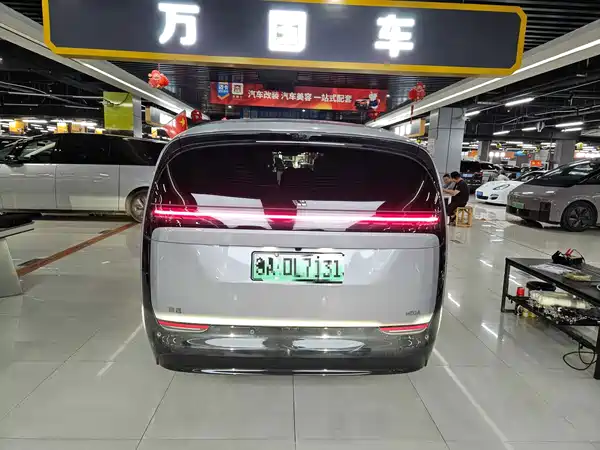 Li Auto MEGA 2024