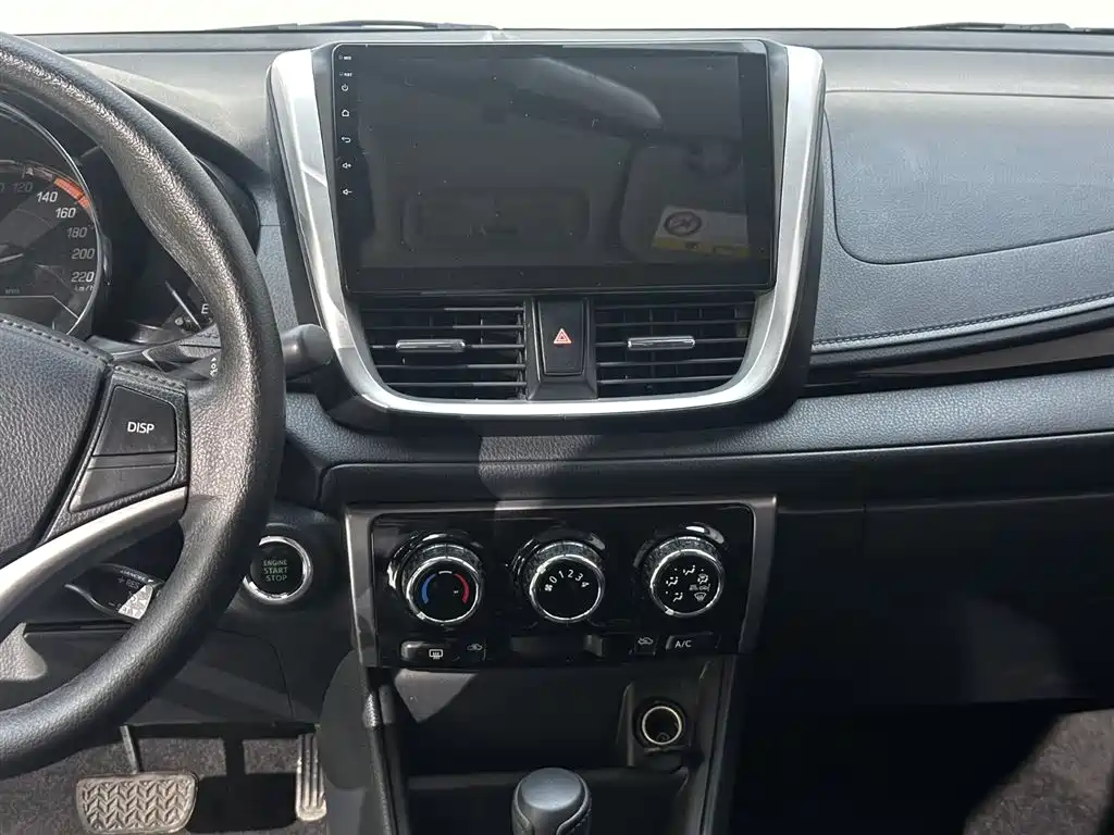 Toyota Yaris L 2022 — фото 12