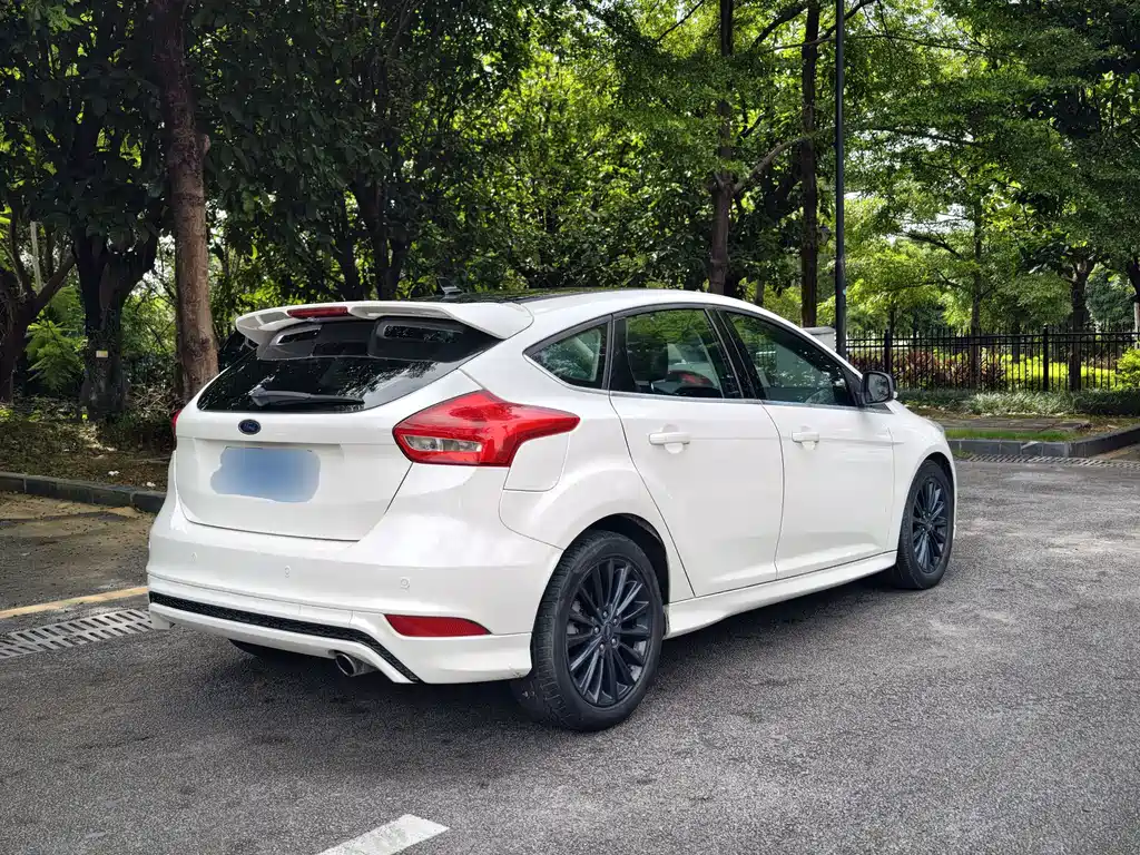 Ford Focus 2017 — фото 9