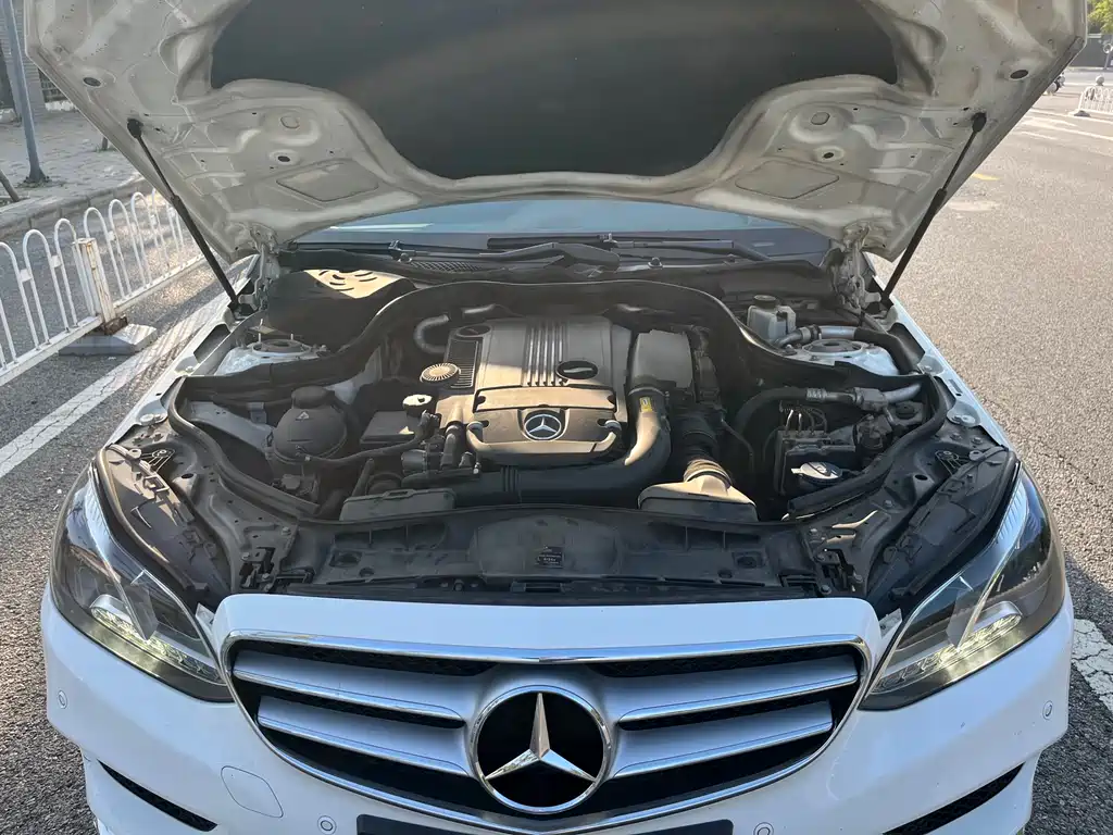 Mercedes-Benz E-Class 2014 — фото 21