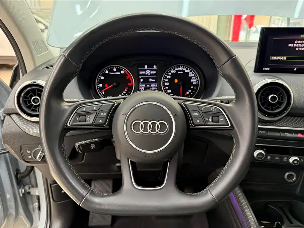 Audi Q2L 2022 — фото 11
