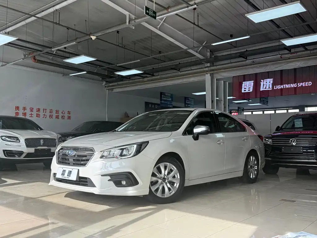 Subaru Legacy 2021 — фото 1