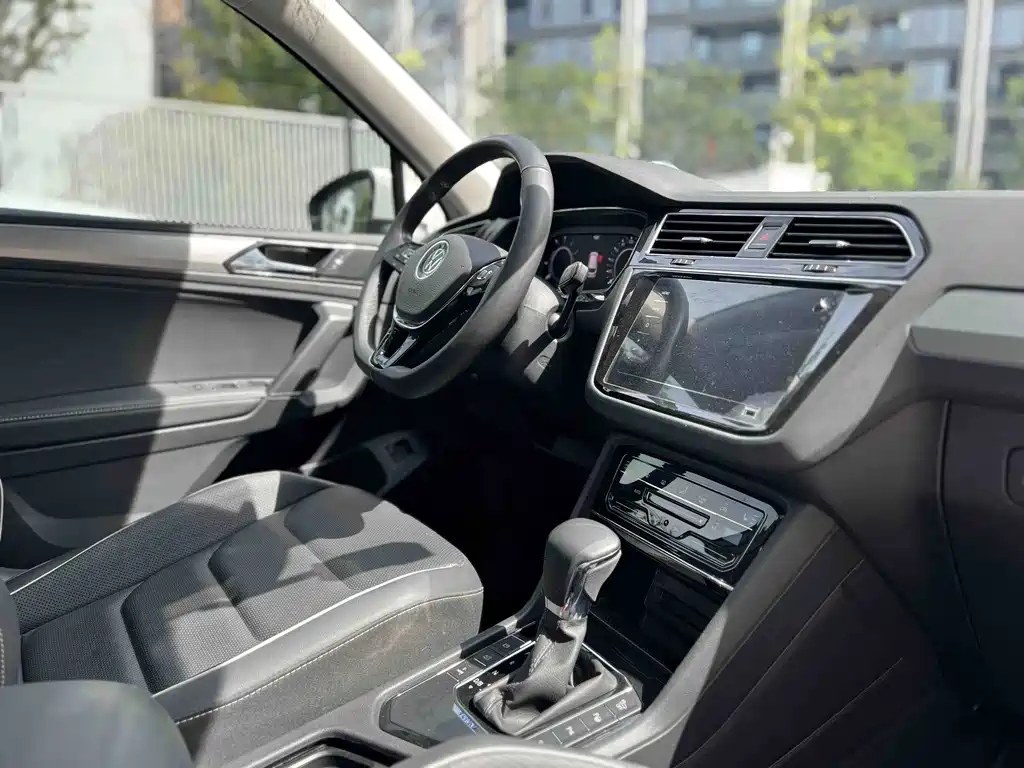 Volkswagen Tiguan L Plug-In Hybrid 2021 — фото 14