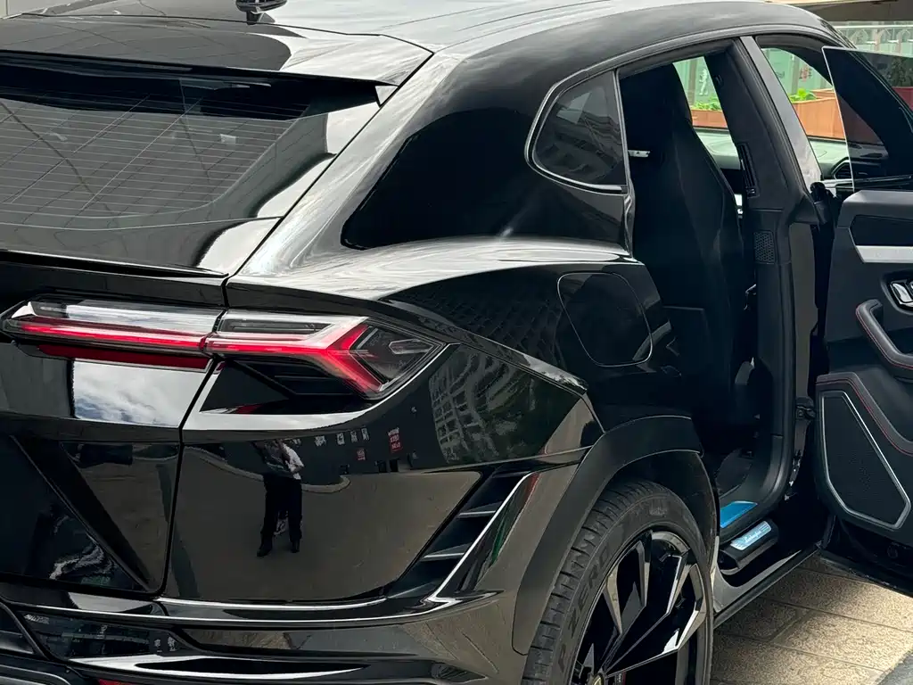 Lamborghini Urus 2023 — фото 10