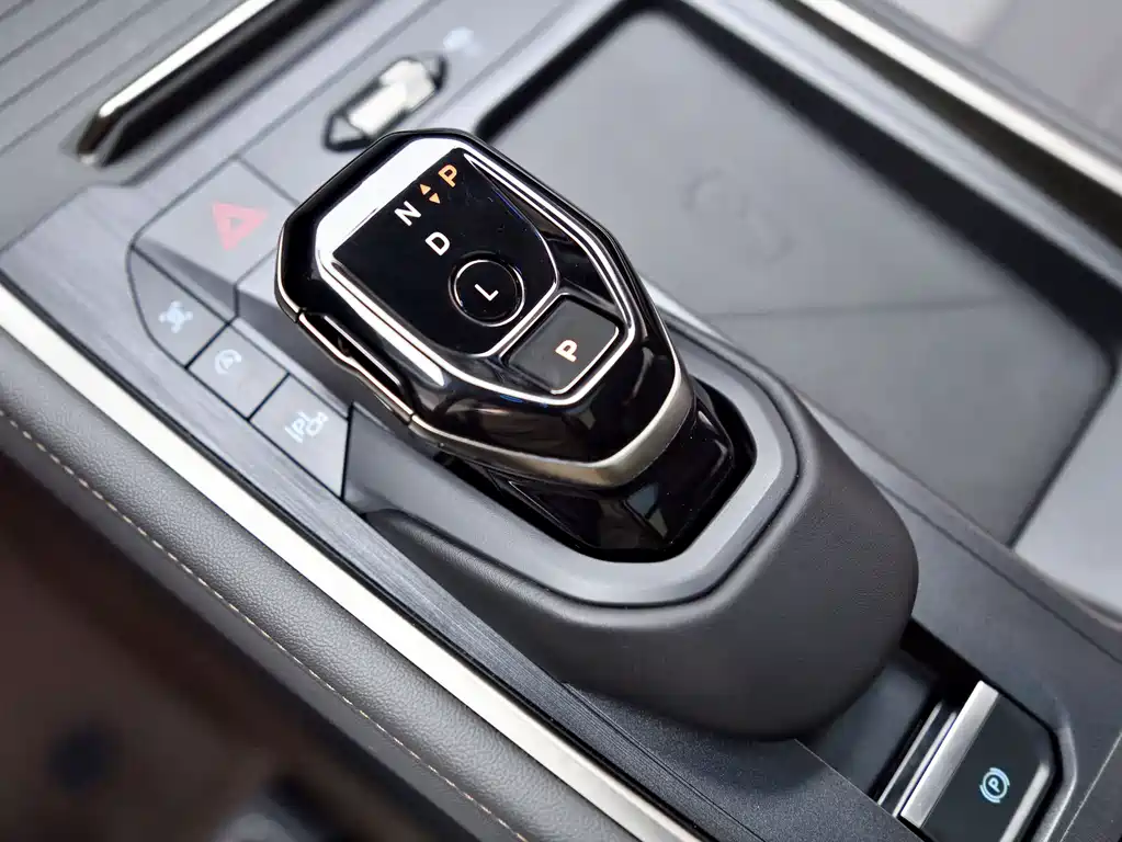 Ford Edge 2023 — фото 18