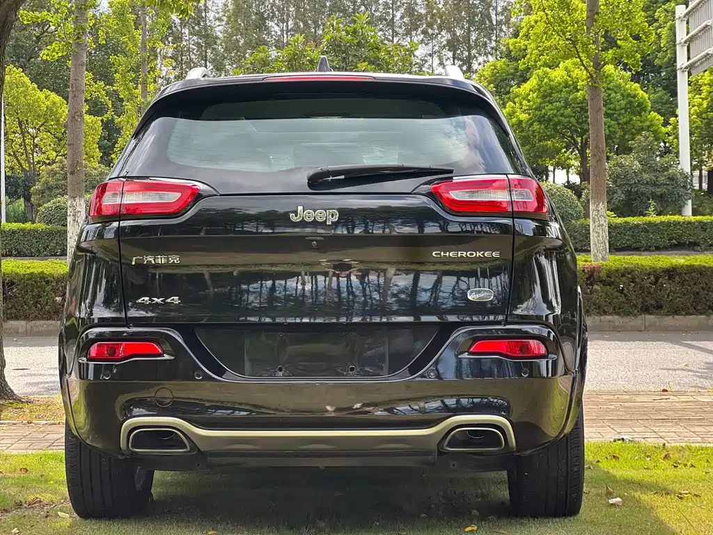 Jeep Cherokee 2017 — фото 8
