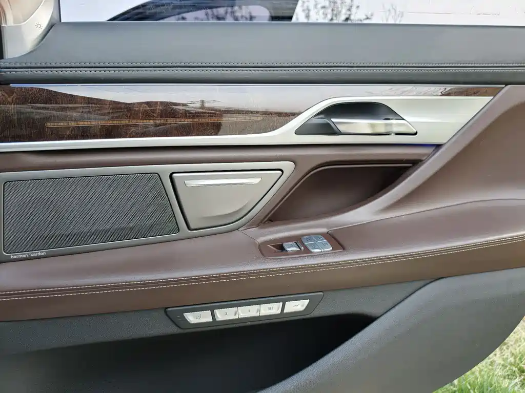 BMW 7 Series 2017 — фото 14
