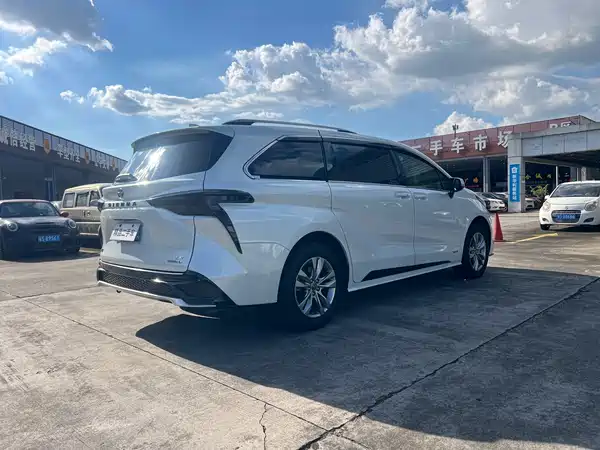 Toyota Sienna 2023