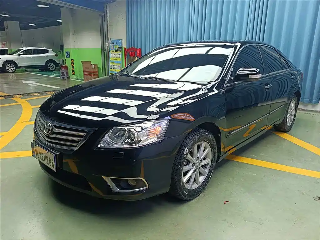 Toyota Camry 2010 — фото 1