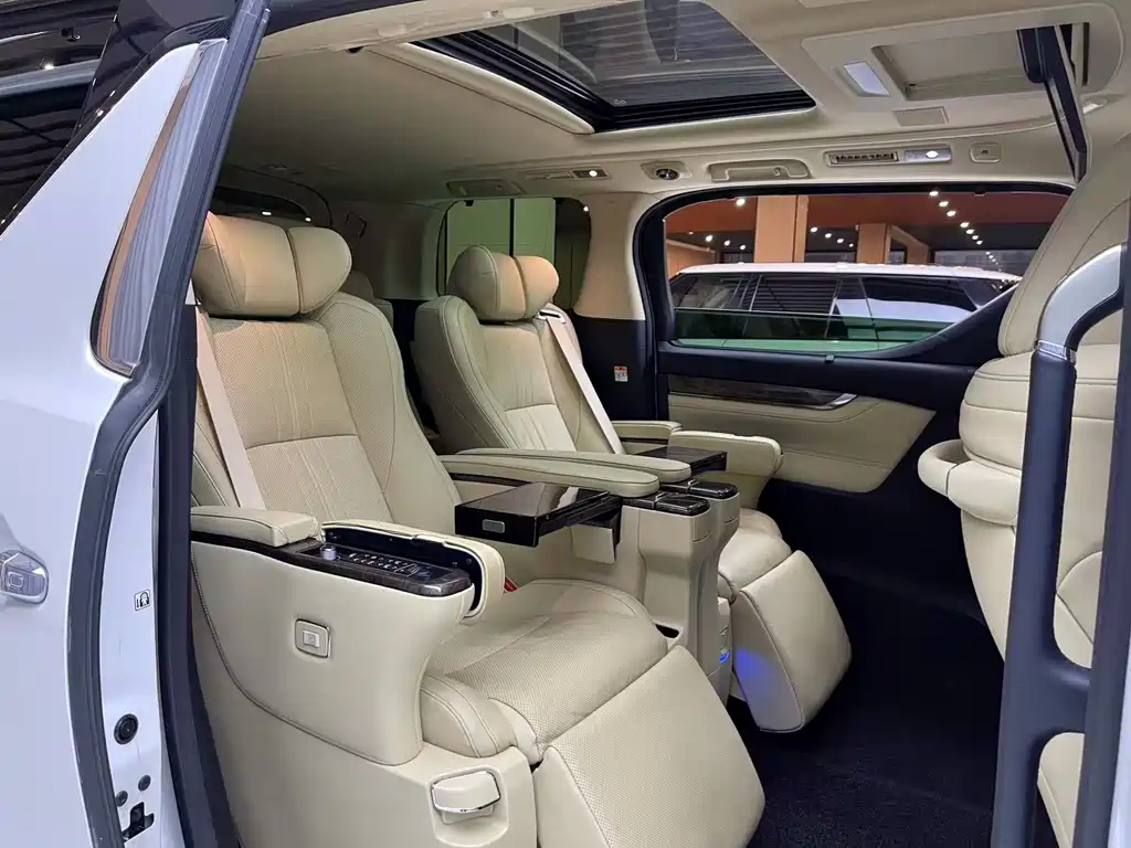 Toyota Vellfire 2020 — фото 8