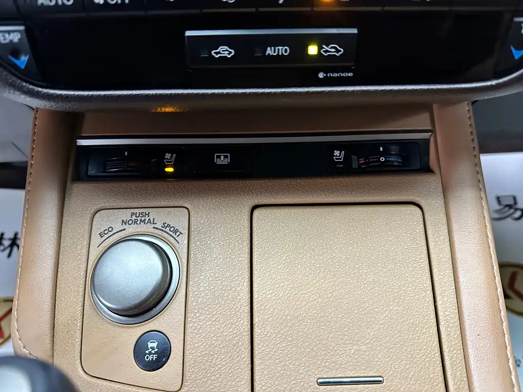Lexus ES 2018 — фото 16