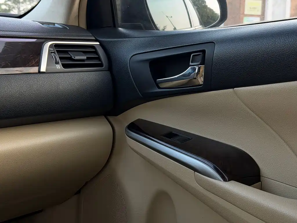 Toyota Camry 2016 — фото 15