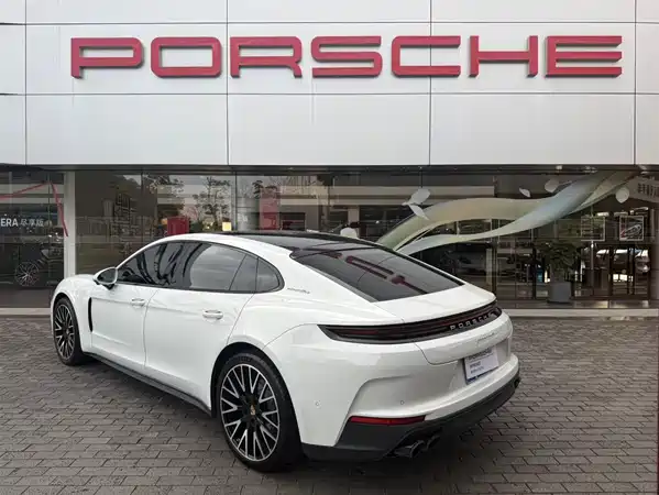 Porsche Panamera 2025