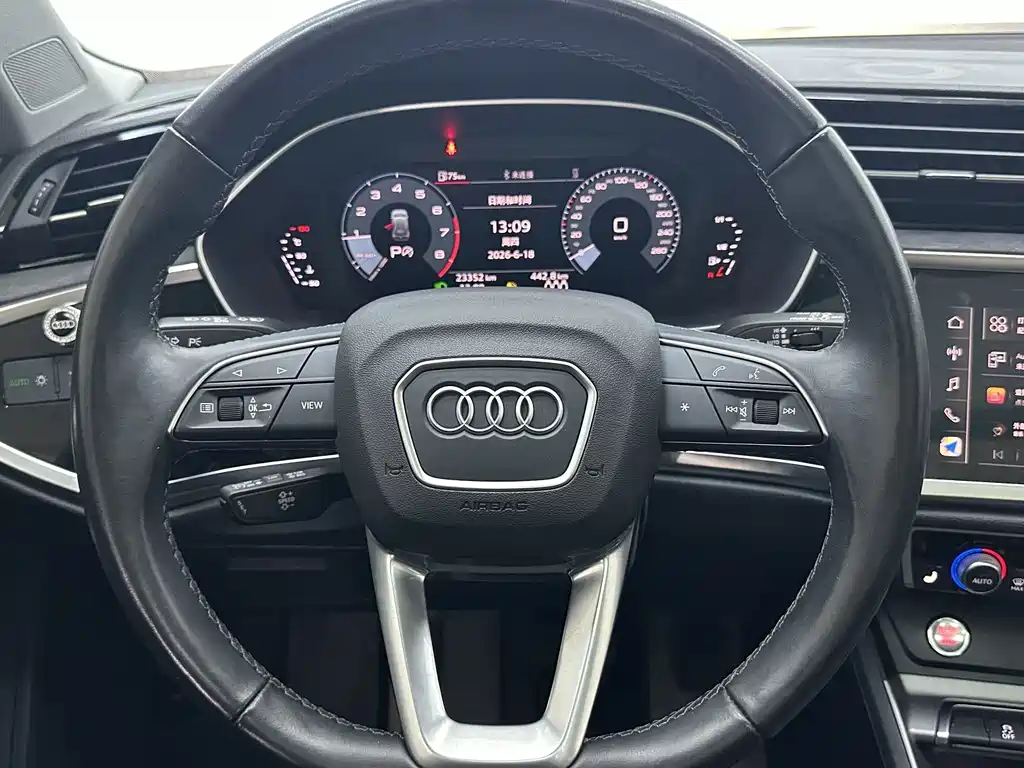 Audi Q3 2023 — фото 12