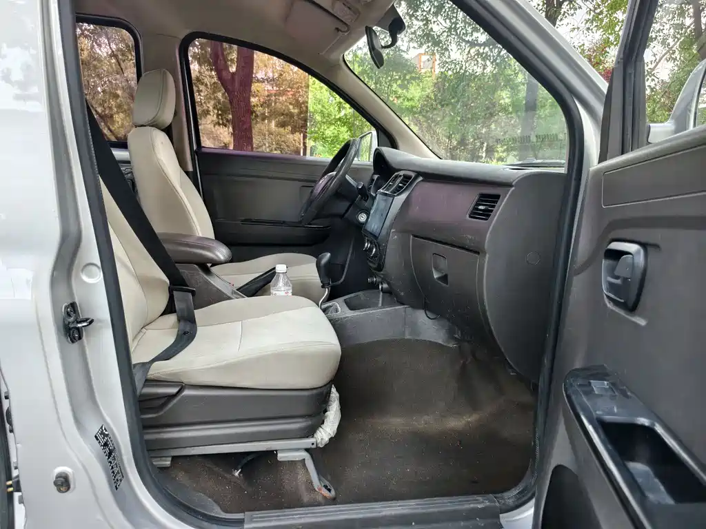 Wuling Rongguang V 2018