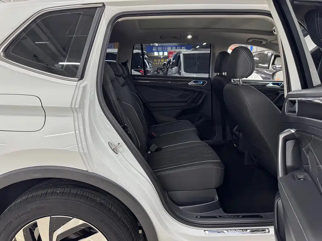 Volkswagen Tiguan L 2023 — фото 12