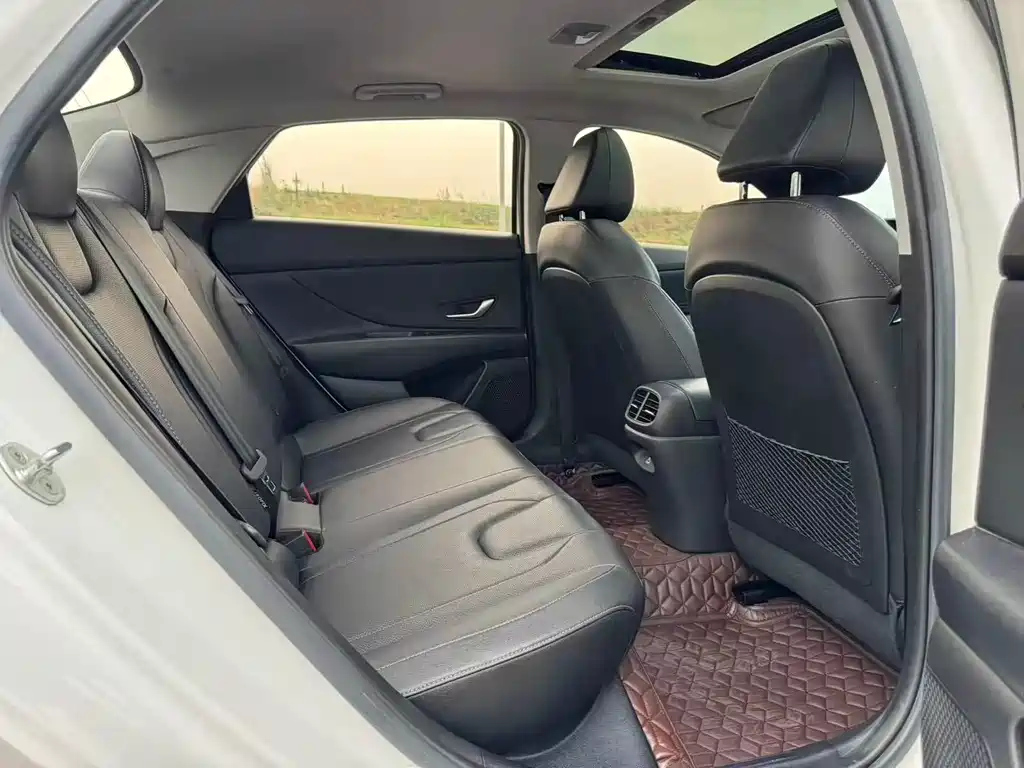 Hyundai Elantra 2022