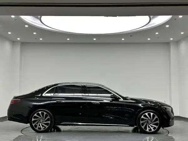 Mercedes-Benz E-Class 2025