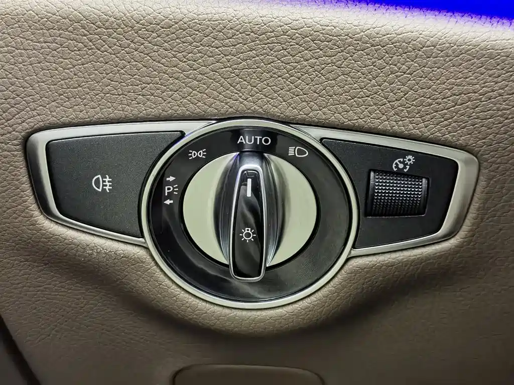 Mercedes-Benz E-Class 2023 — фото 21