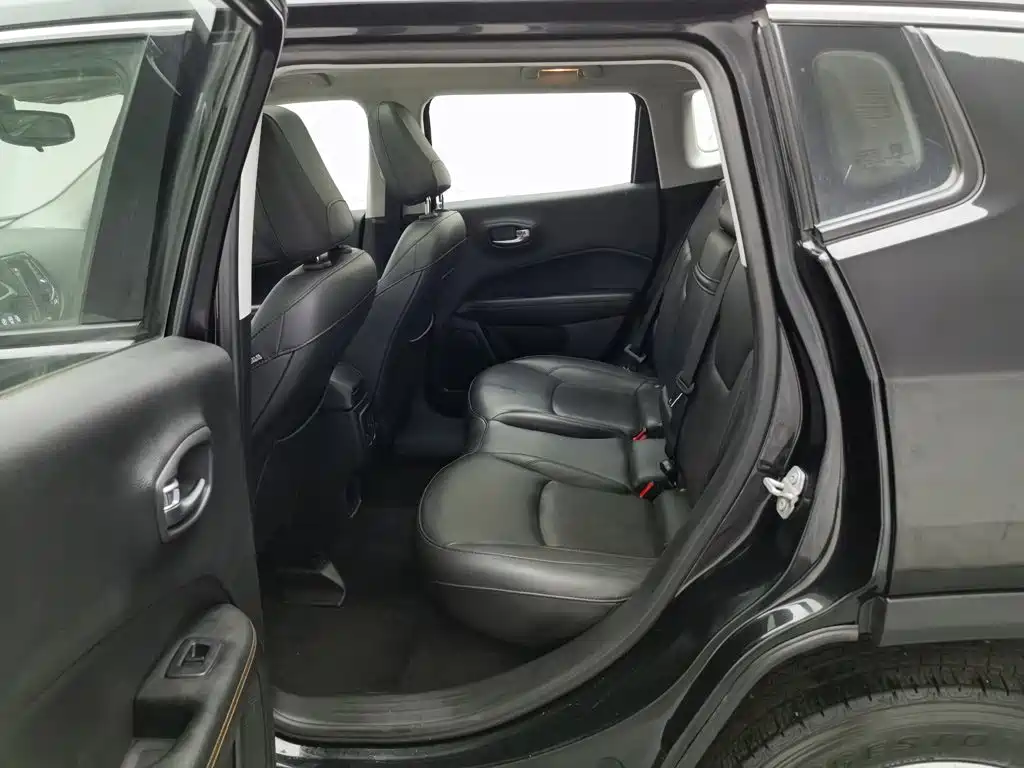 Jeep Compass 2020 — фото 15