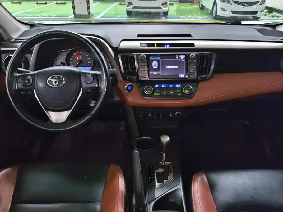 Toyota RAV4 2016 — фото 12