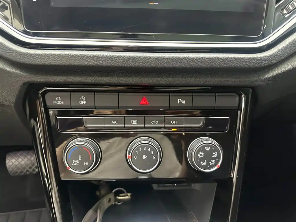 Volkswagen T-Roc 2023 — фото 22