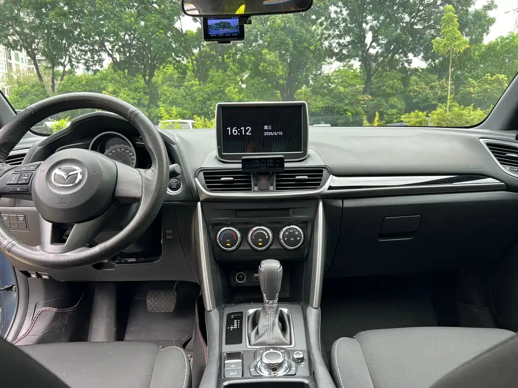 Mazda CX-4 2017 — фото 13