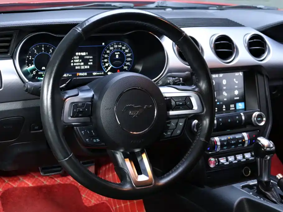 Ford Mustang 2019 — фото 15