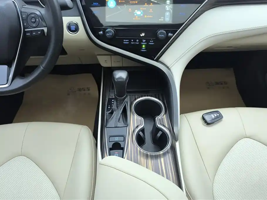 Toyota Camry 2020 — фото 16
