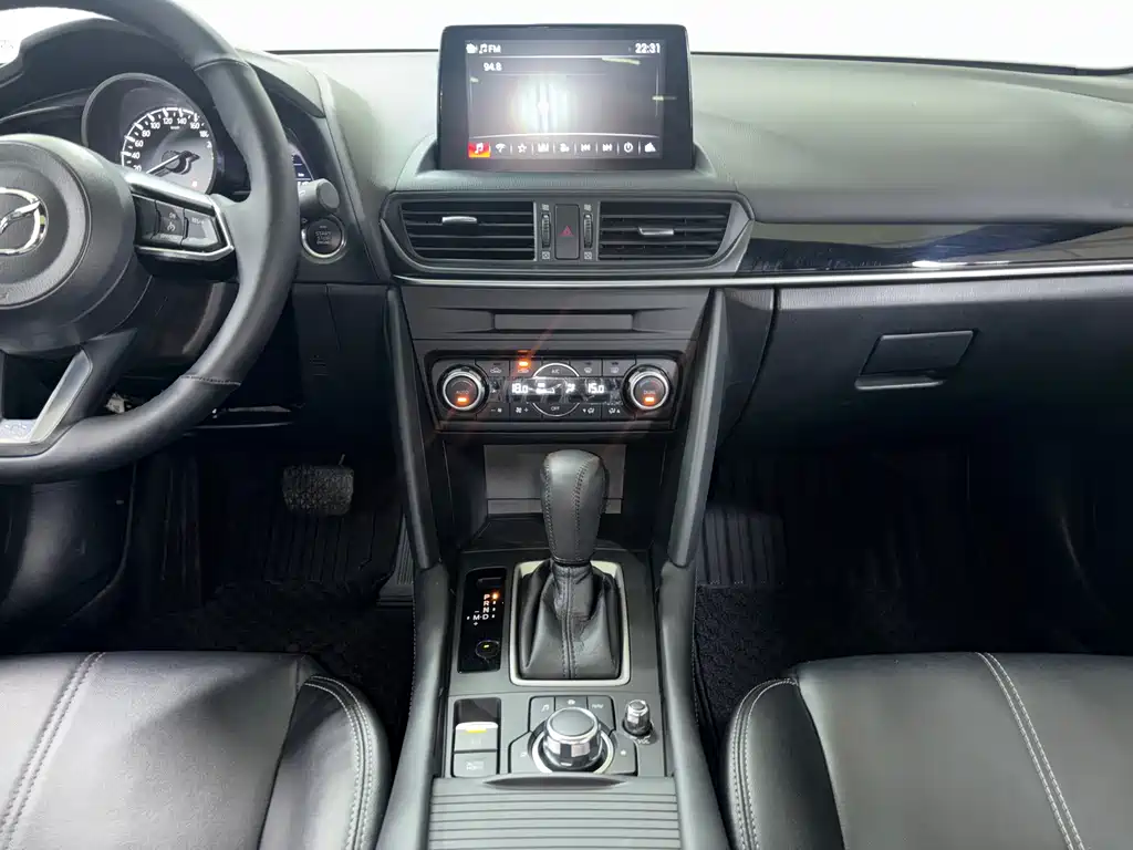 Mazda CX-4 2023 — фото 12