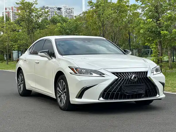 Lexus ES 2024