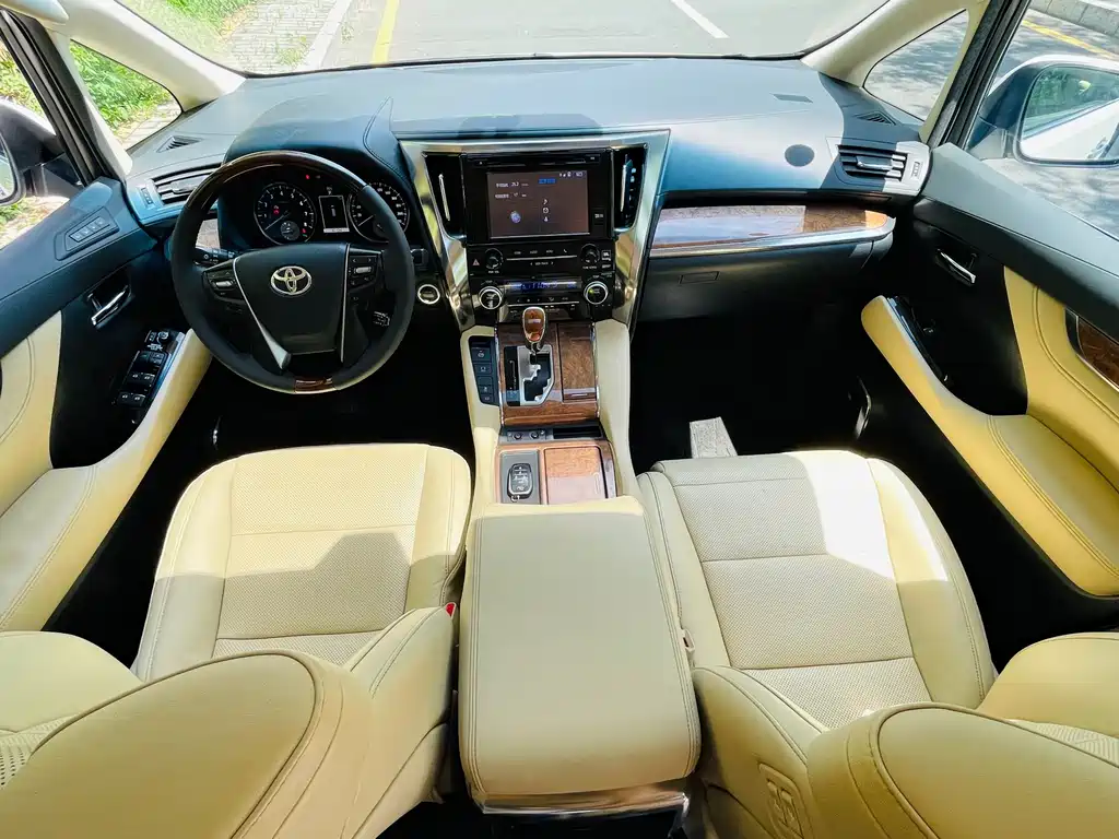 Toyota Alphard 2017 — фото 12