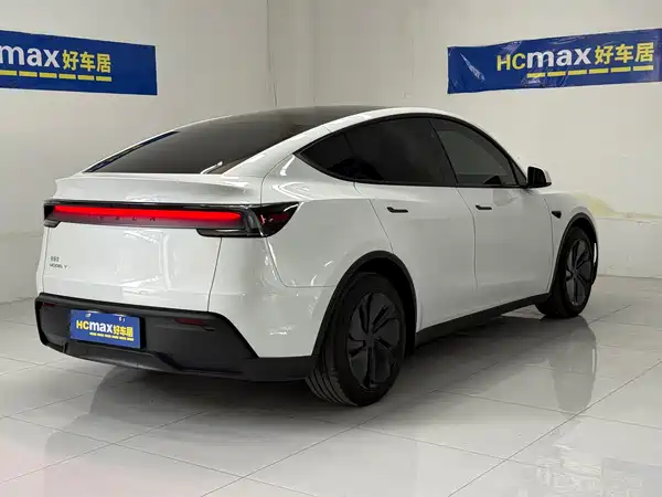 Tesla Model Y 2025