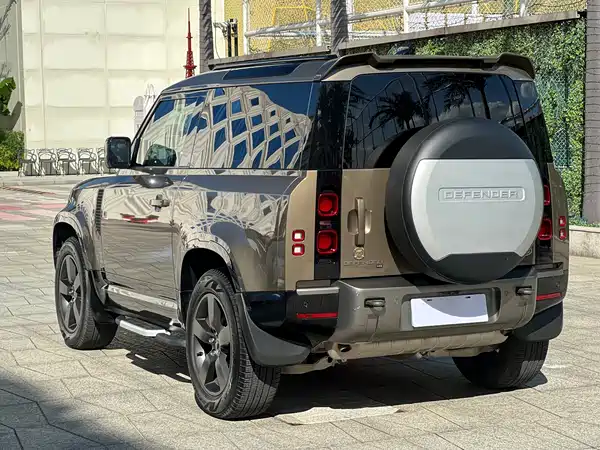 Land Rover Defender 2022