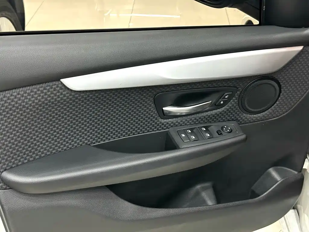 BMW 2 Series Station Wagon 2017 — фото 15