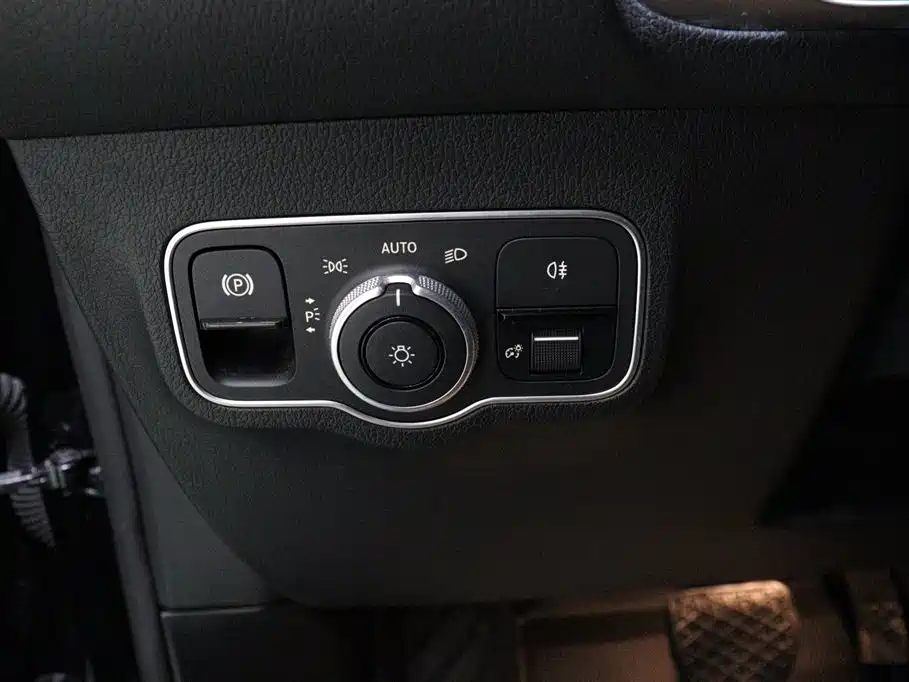 Mercedes-Benz GLB 2023 — фото 18