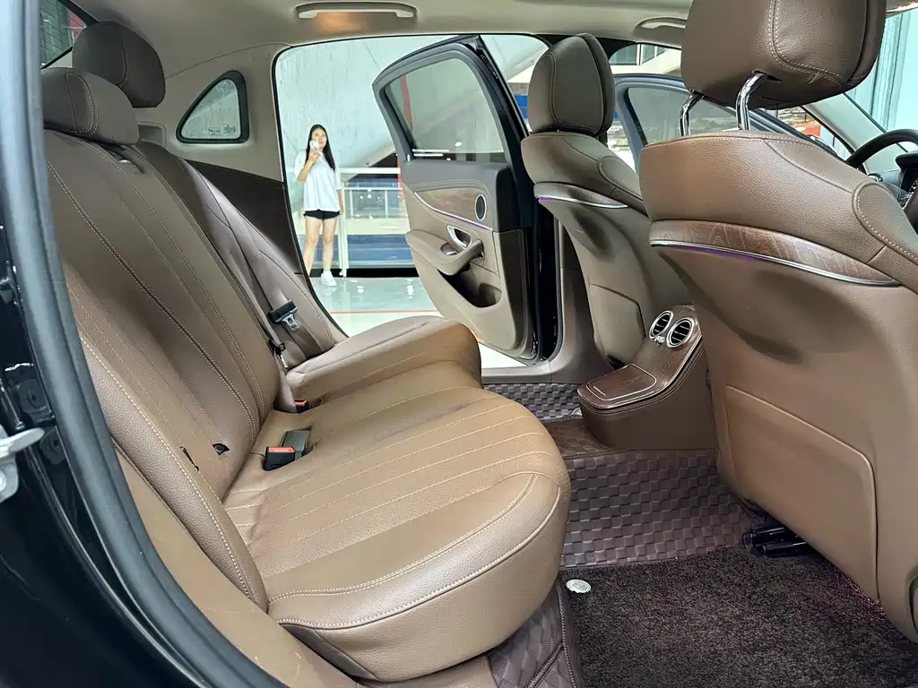 Mercedes-Benz E-Class 2023 — фото 15
