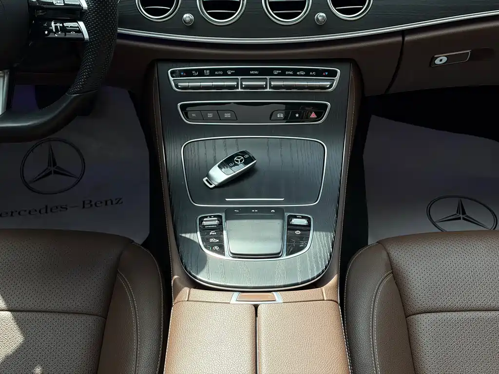 Mercedes-Benz E-Class 2022 — фото 16