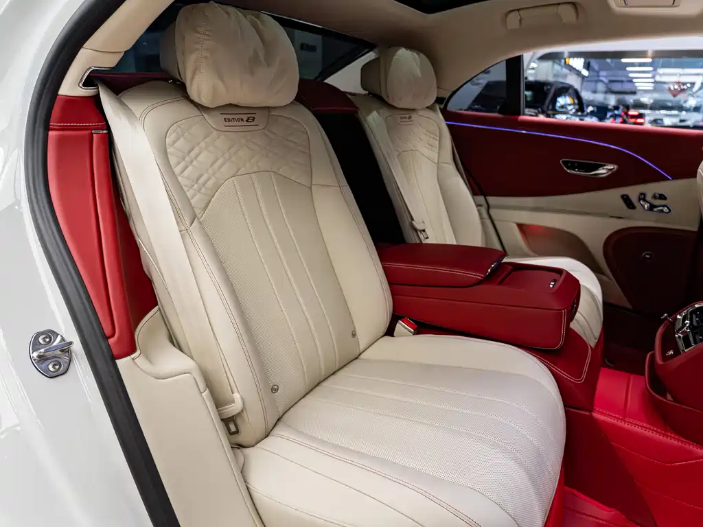 Bentley Flying Spur 2025 — фото 13
