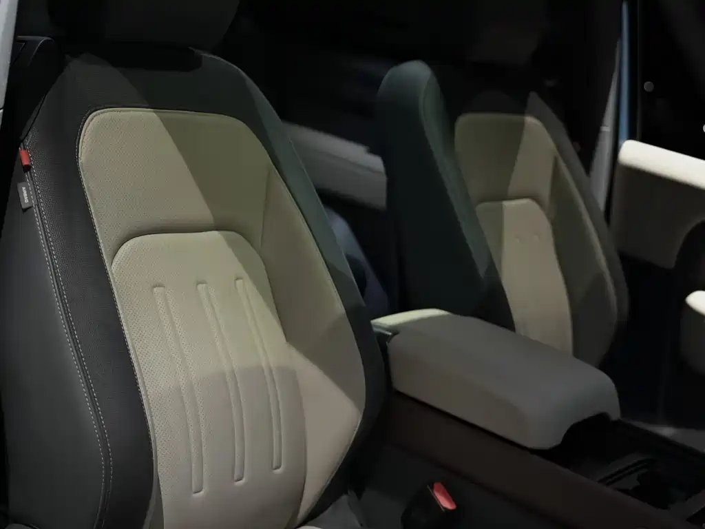 Land Rover Defender 2021