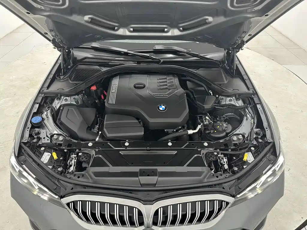 BMW 3 Series 2023 — фото 17