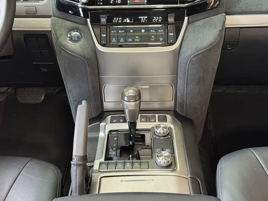Toyota Land Cruiser 2018 — фото 13