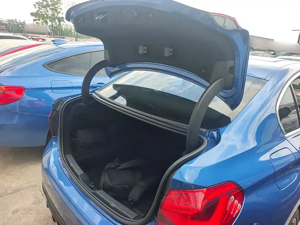 BMW 1 Series 2018 — фото 19
