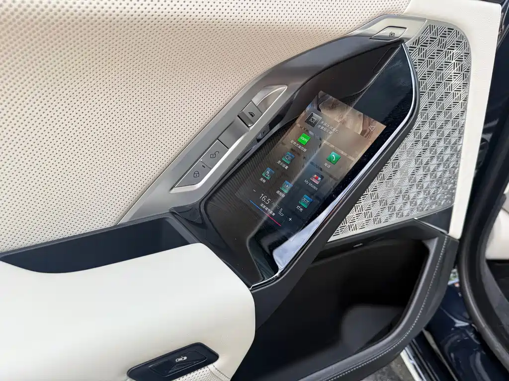 BMW i7 2023 — фото 8