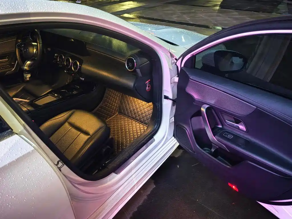 Mercedes-Benz A-Class 2023 — фото 8