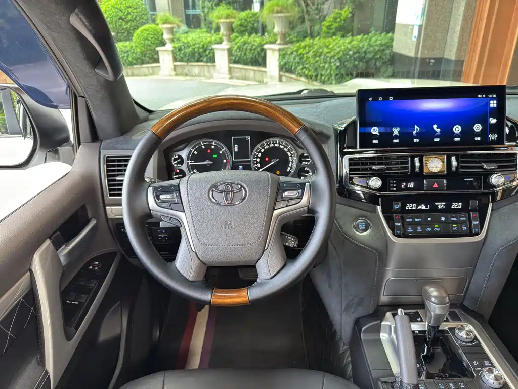 Toyota Land Cruiser 2018 — фото 15