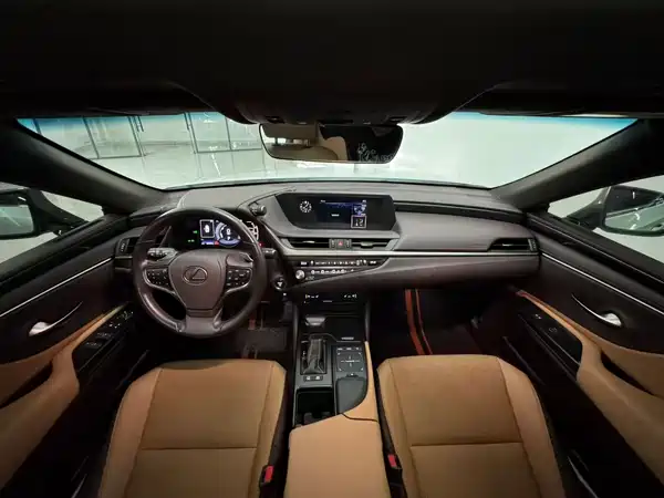 Lexus ES 2021