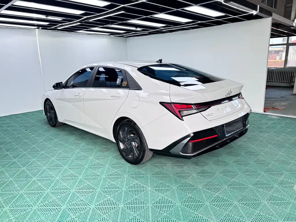 Hyundai Elantra 2023 — фото 4