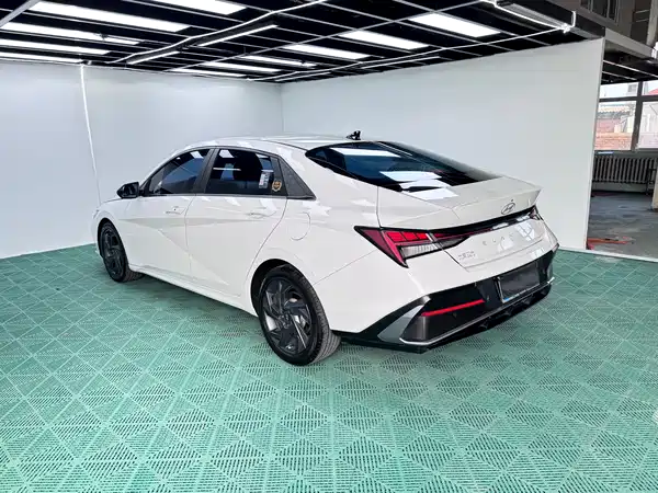 Hyundai Elantra 2023