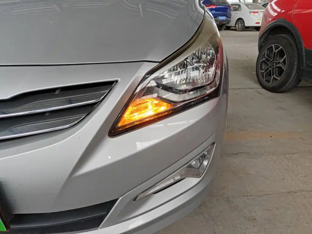 Hyundai Verna 2015 — фото 24